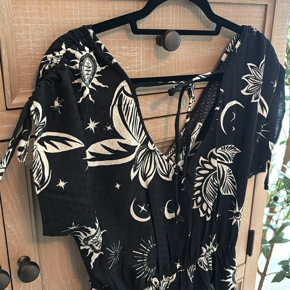 Band of Gypsies Black and Cream Floral Wrap Maxi Dress - Picture 5 of 9
